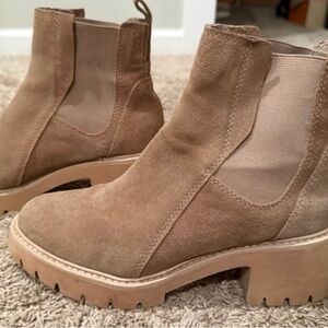 Dolce Vita Plateform Chelsea Boot - Women’s Size 8